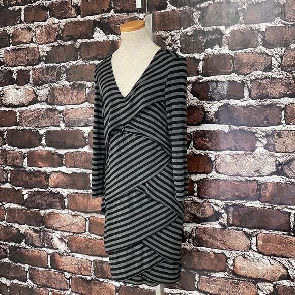 Market & Spruce Dress Grey Black Stripes Layered Ruffles Size Medium - Picture 5 of 11